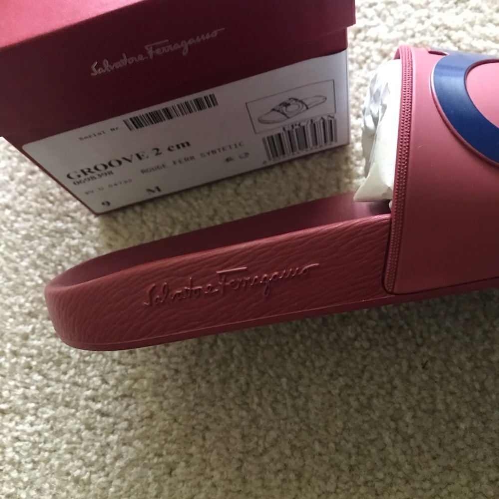 Salvatore Ferragamo slides - Picture 6 of 7
